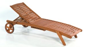 bequeme Gartenliege aus Massivholz