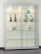 eleganter Vitrinenschrank mit Deckenbeleuchtung