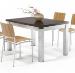 Design-Esstischstuhl mit modernem Esstisch