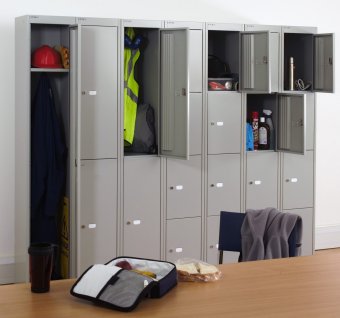 abschließbarer Stahlschrank für Wertsachen und Dienstkleidung