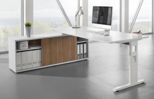 Homeoffice-Komplettarbeitsplatz mit höhenverstellbaren Auflage-Schreibtisch und Büroschrank