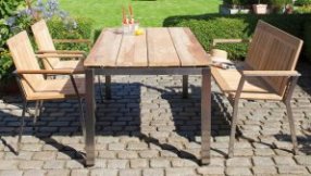 moderne Gartenmöbel aus wetterfestem Teakholz und robustem Edelstahl