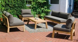 bequeme Outdoor-Sitzgruppe aus massivem Teakholz mit Polsterkissen
