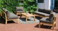 Outdoor-Sitzgruppe mit Polsterkissen