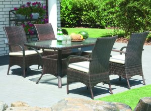 Moderne und sehr günstige Gartenmöbel: stabiler Gartentisch mit