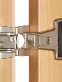 Buroschrank mit hochwertigen Schrankscharnieren