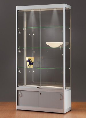 abschließbarer Vitrinenschrank mit LED-Deckenbeleuchtung