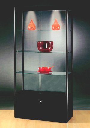 schwarze Schrankvitrine