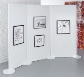 Galerie-Stellwand beidseitige mit Hakenleiste fuer Bilderrahmen-Aufhängung winkelvariable Aufstellung