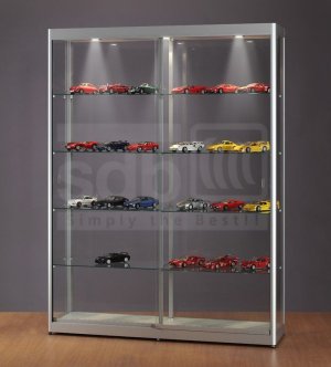 150 cm breiter Vitrinenschrank mit Deckenbeleuchtung
