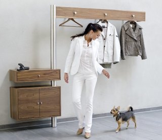 Design-Wandgarderobe mit Wandkonsole und Schuhschrank
