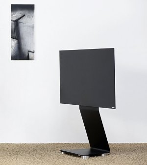 eleganter TV-Standfuß aus Stahl mit Laufrollen